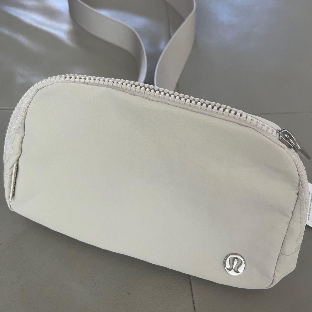 Lululemon Everywhere Belt Bag EBB White Opal NWT